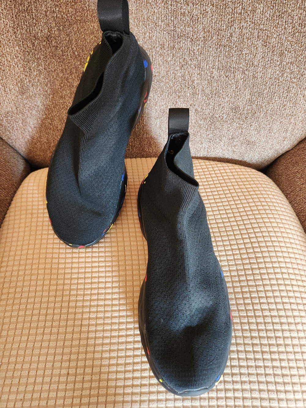 Black Slip-On Knit Sneakers with Multicolor Sole Size 39
